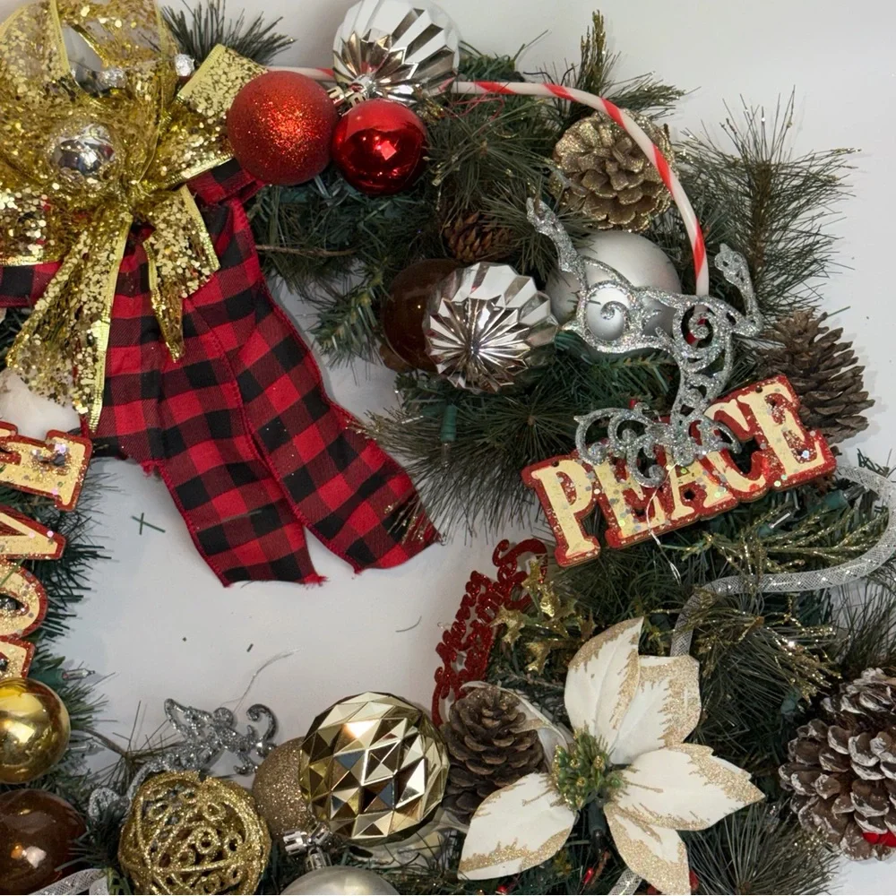 Festive Holiday Wreath with Gold and Red Accents